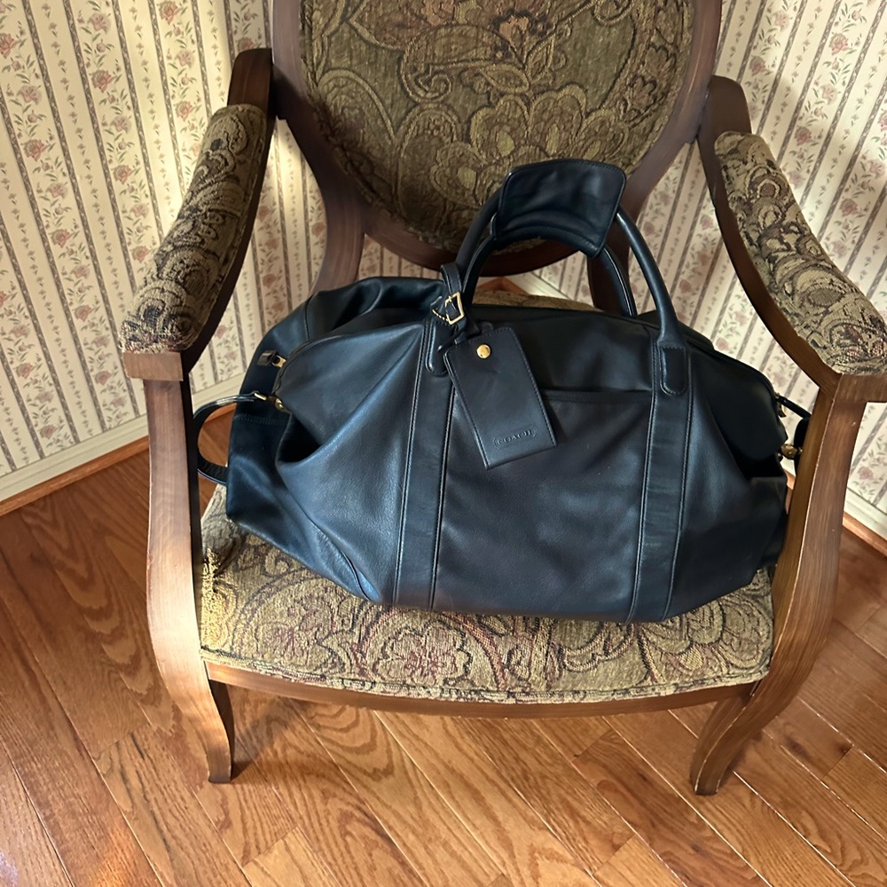 Beautiful Unisex Coach flawless leather travel bag